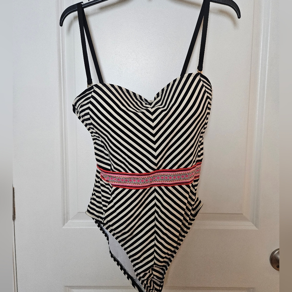 Gibson Latimer black & white chevron one piece swimsuit with pink banding sizeXL